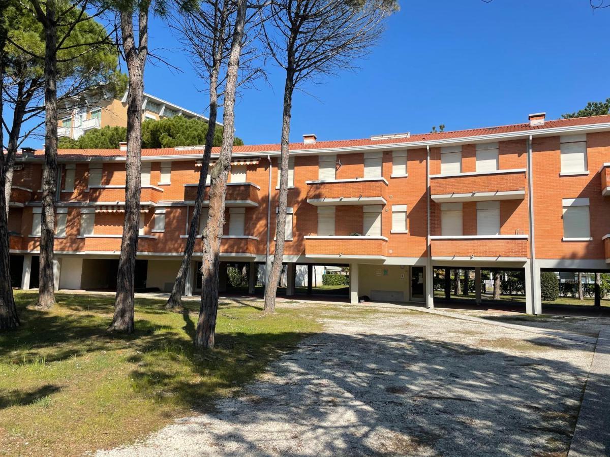 Twin Pine Trees Flats, Near Beach Bibione Exterior foto